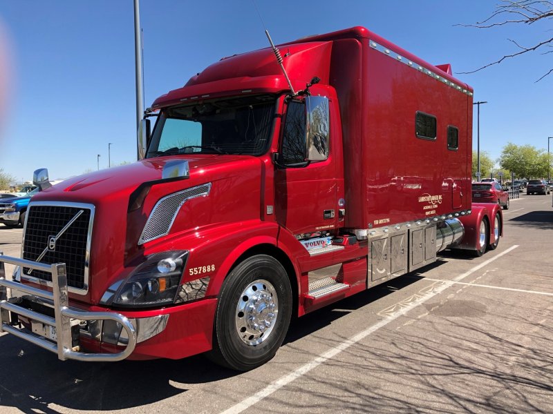 Трак Volvo VNL Sleeper