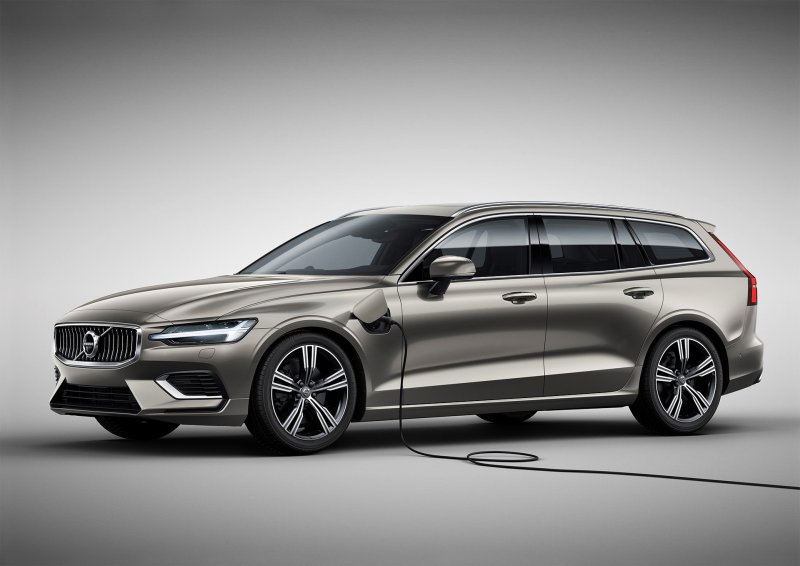 Volvo v60 универсал 2020