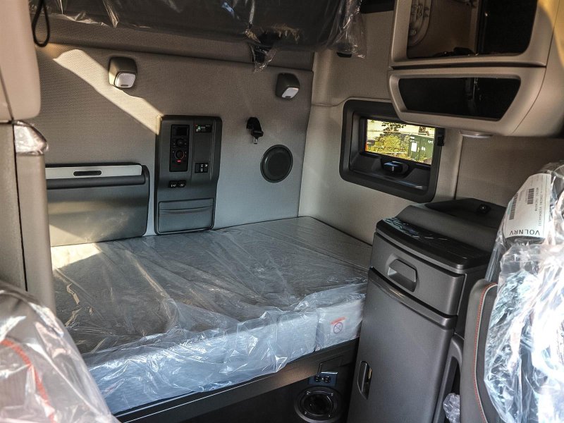 Volvo VNL 760 Interior