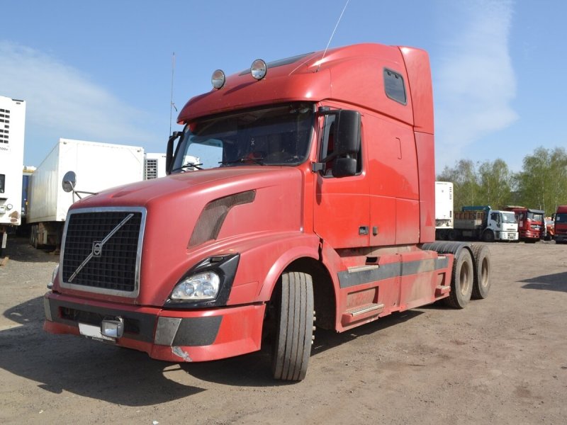 Тягач Volvo VNL 670