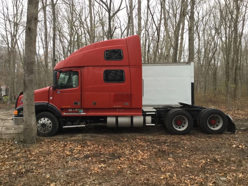 Volvo VNL 670 2004