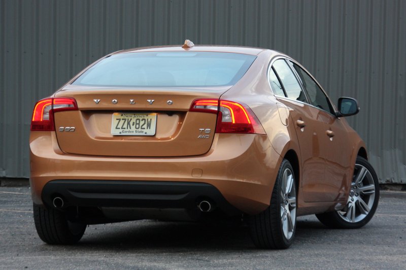 Volvo s60 2011 сзади