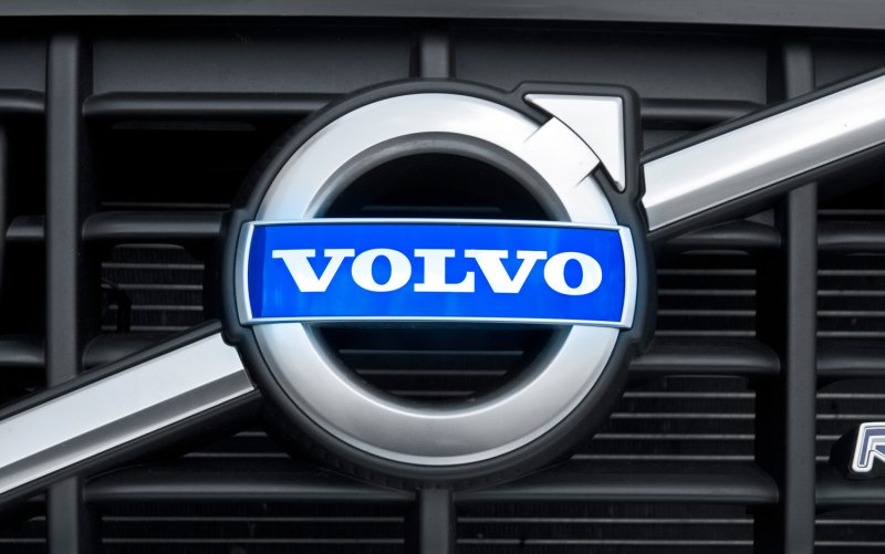 Эмблемы на машину Volvo