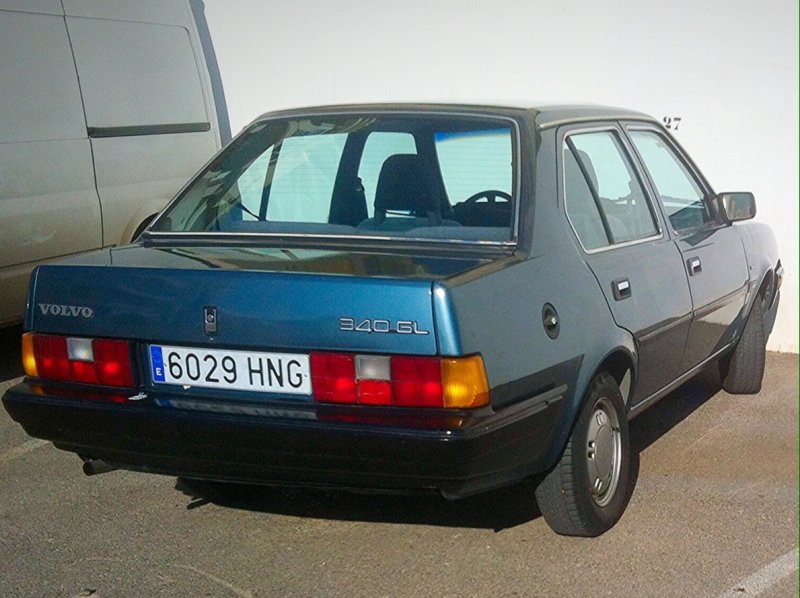 Volvo 340 седан