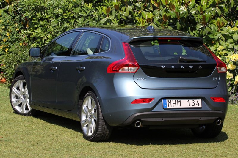 C Volvo v40