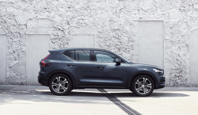 Volvo cx40 черный