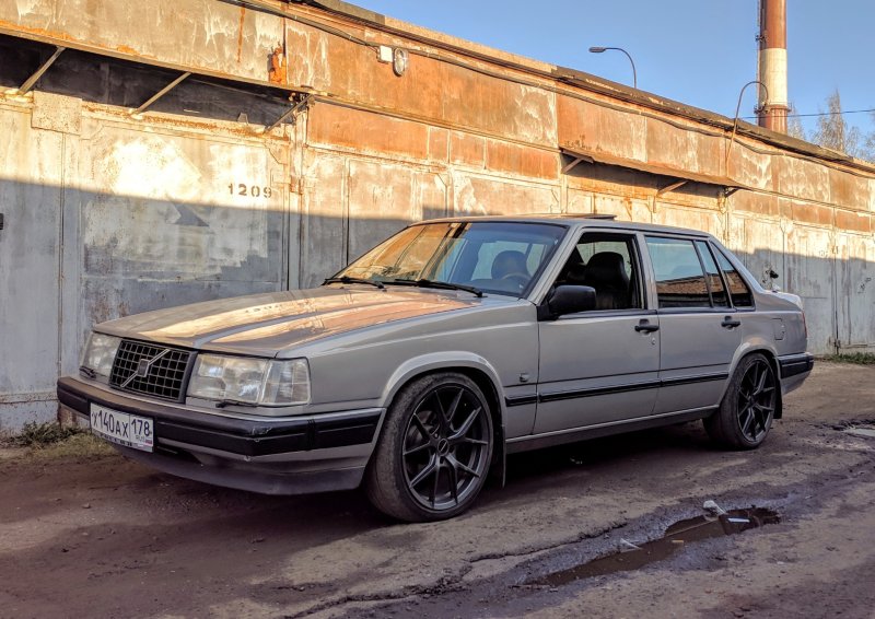 Volvo 940 черная тонированная
