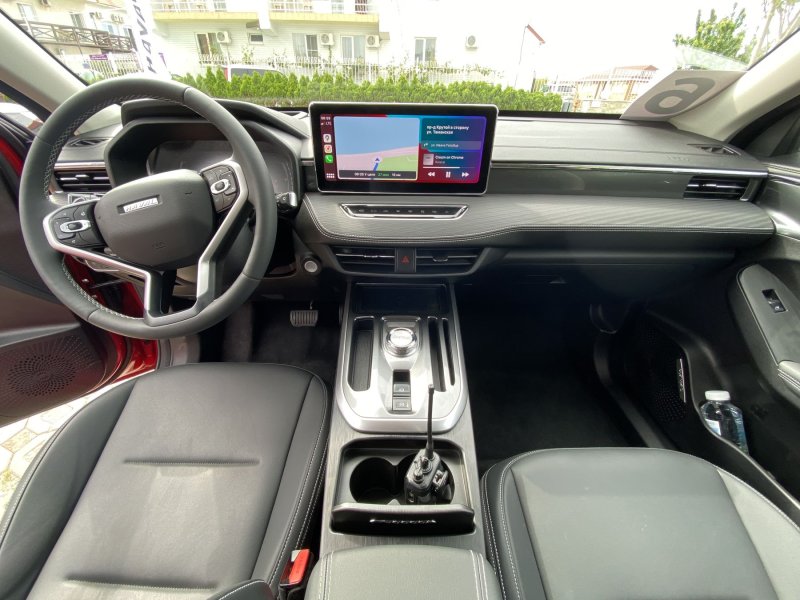 Haval Jolion красный