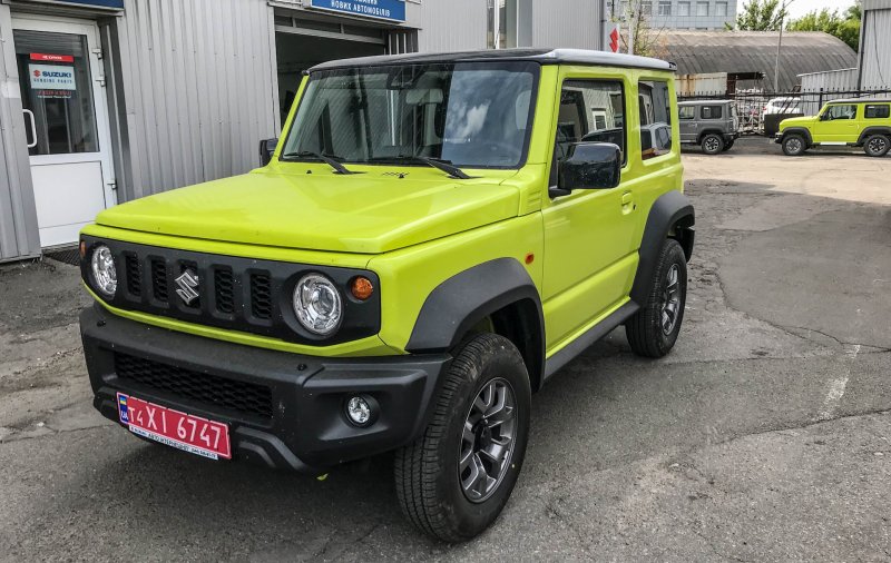 Suzuki Jimny 2019 зеленый