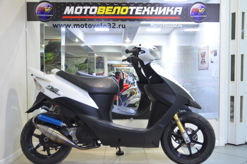 Скутер Сузуки сепия ZZ 50 кубов