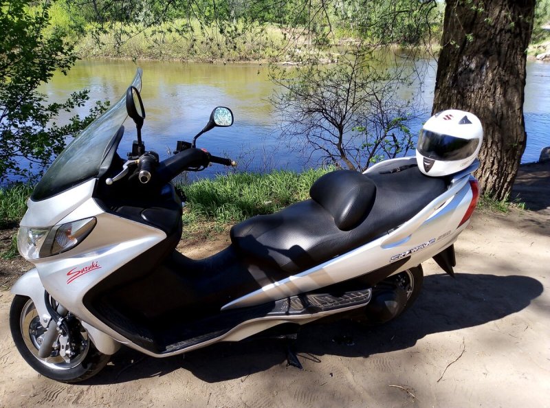 Макси скутер Suzuki Skywave 250