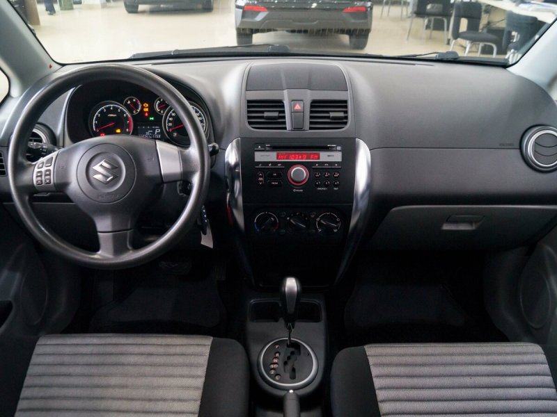 Suzuki sx4 2008 салон