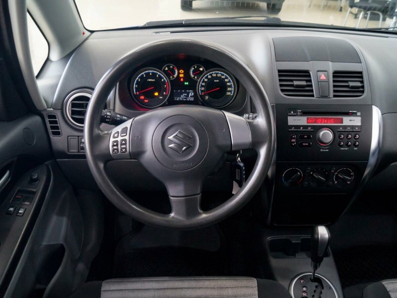 Suzuki sx4 2012 интерьер