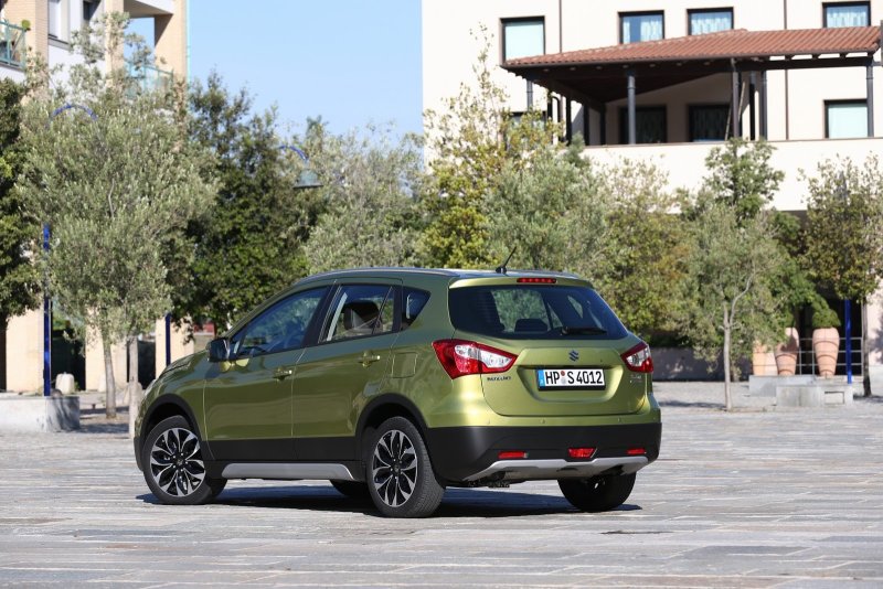 Кроссовер Сузуки sx4