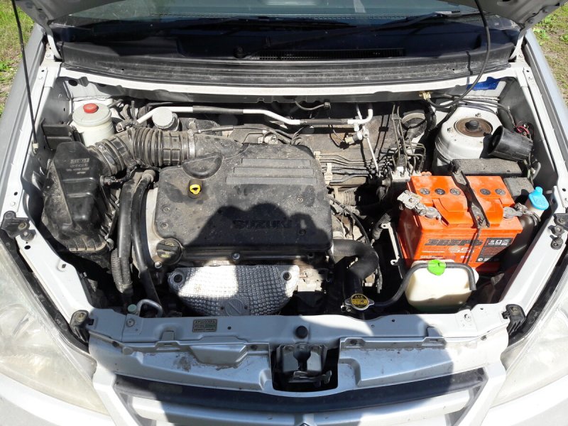 Suzuki Aerio под капотом фото