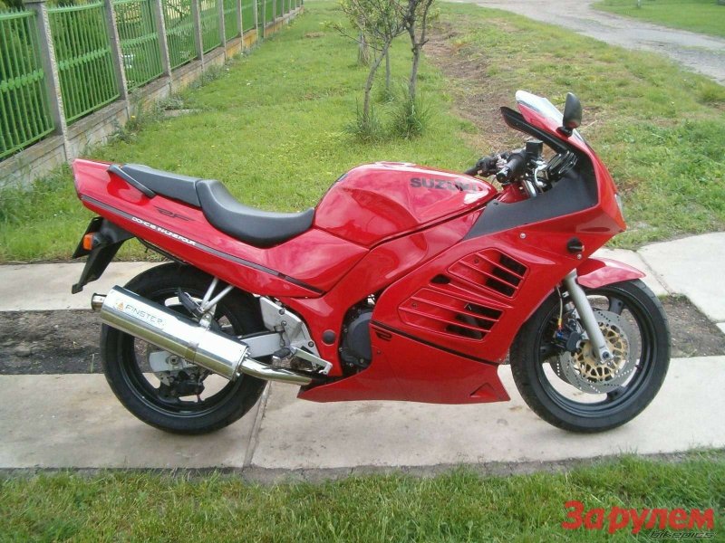 Suzuki RF 1000