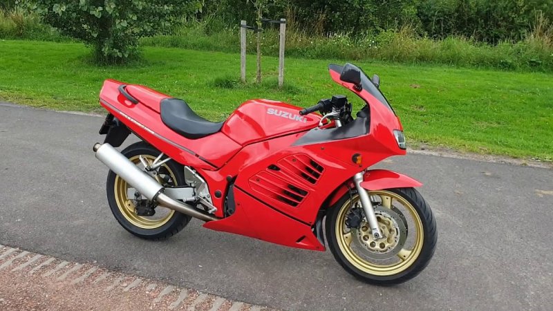 Suzuki RF 600 красный