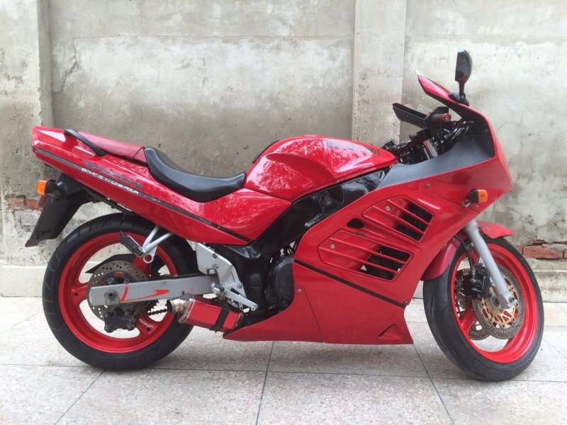 Suzuki RF 400