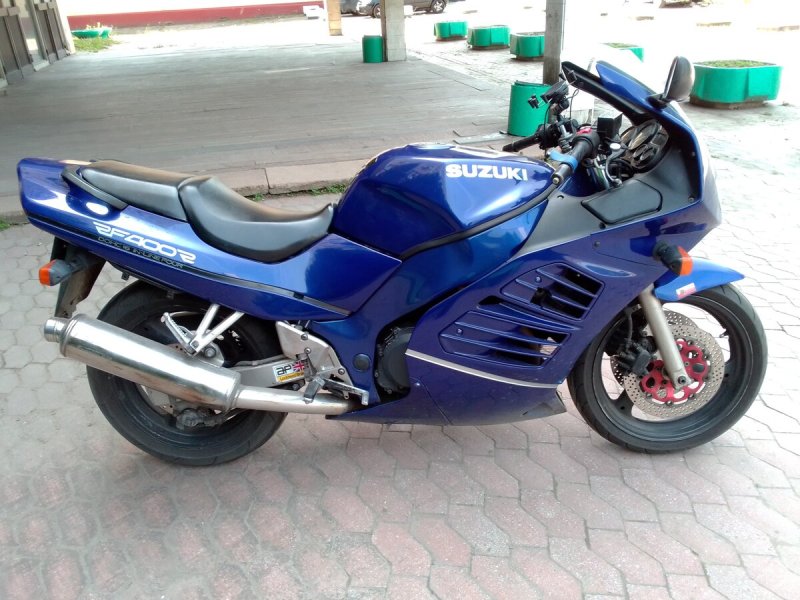 Suzuki RF 400