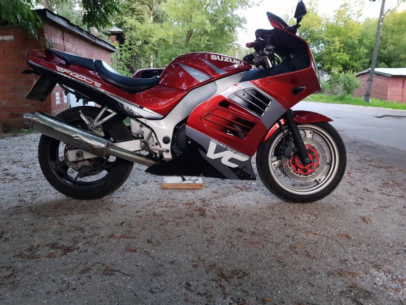 Suzuki rf400rv