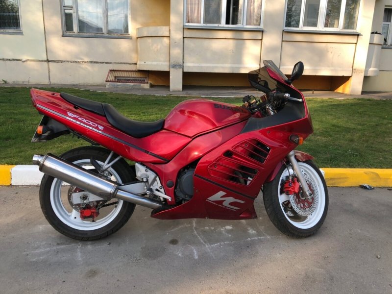 Suzuki RF 400