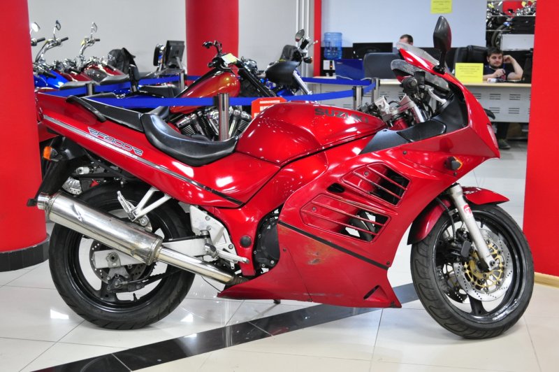 Suzuki rf400rv