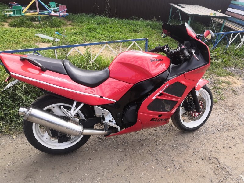 RF 400 Suzuki красный