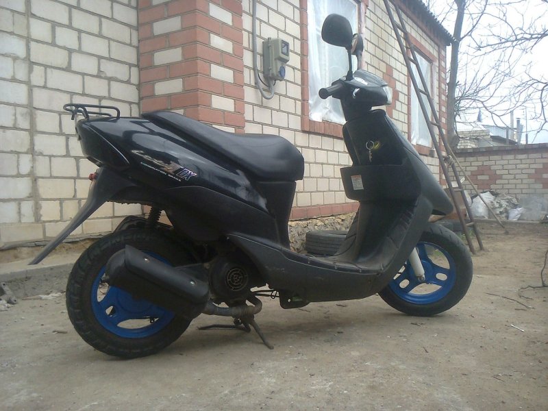 Suzuki Lets 2 Stunt