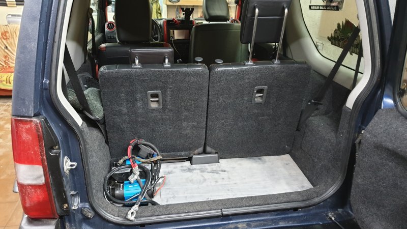 Багажник Suzuki Jimny в салоне