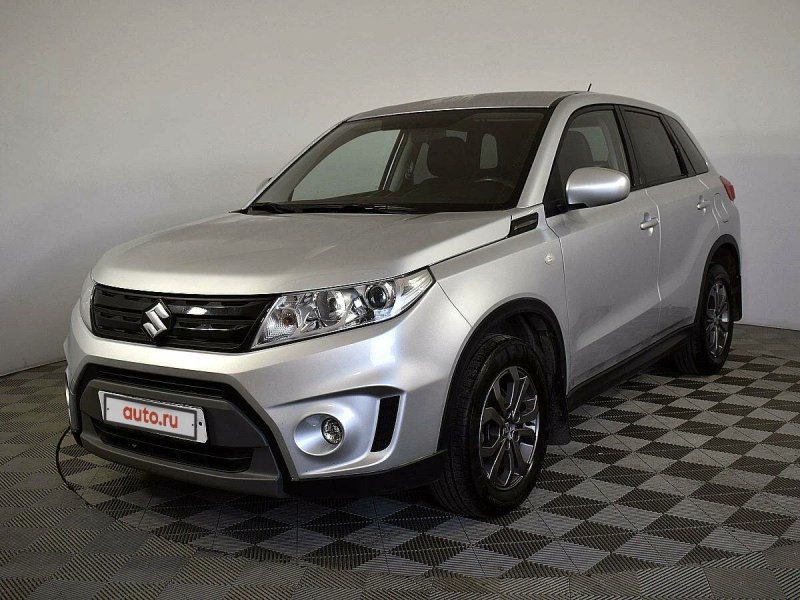 Серебристый Suzuki Vitara
