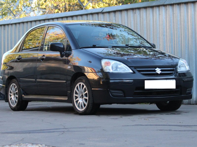 Suzuki Liana i
