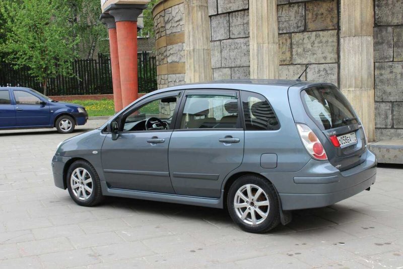 Suzuki Liana
