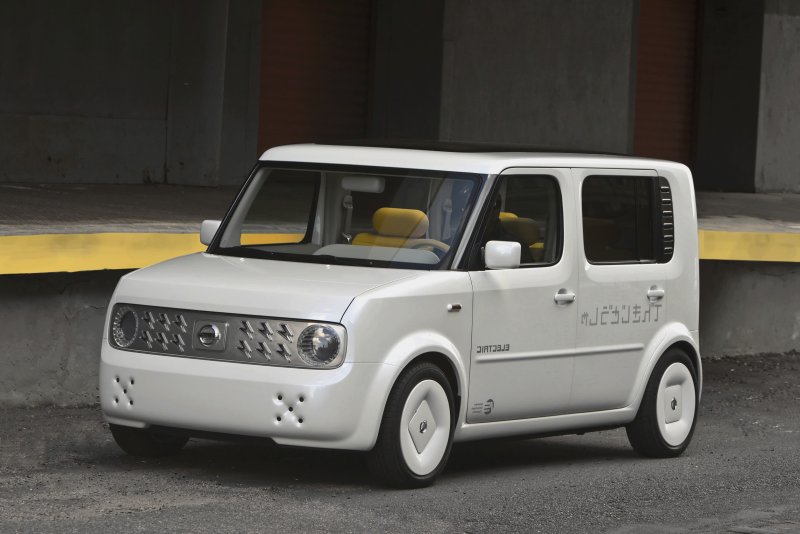 Nissan Cube электромобиль