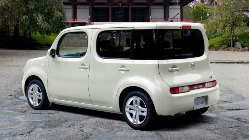Nissan Cube модели