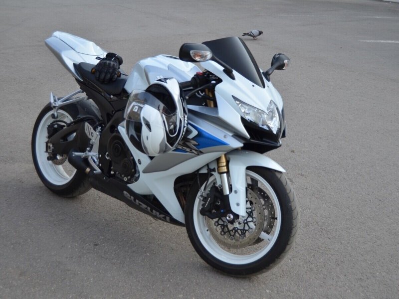 Suzuki GSX-R 600 белый