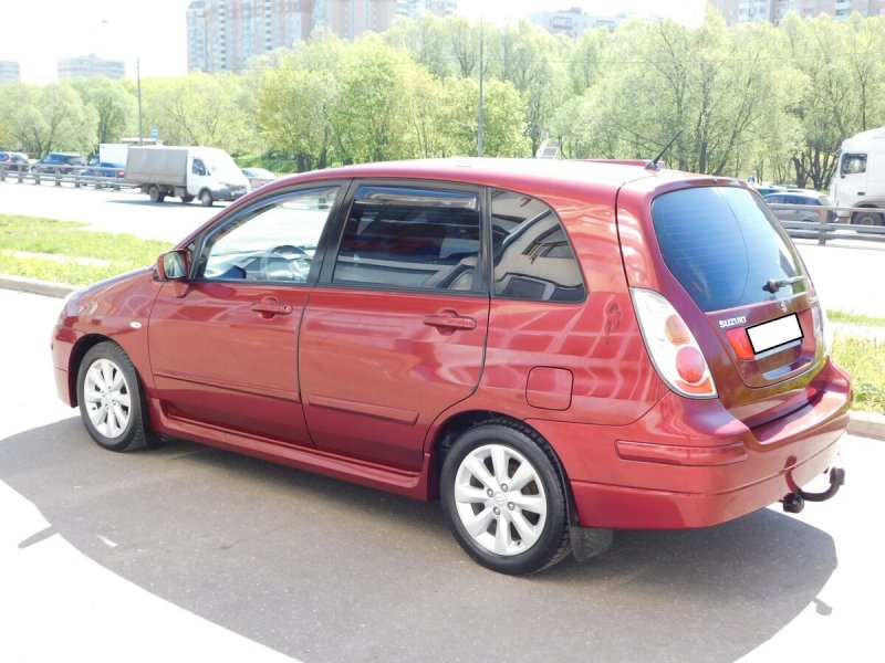 Suzuki Liana i