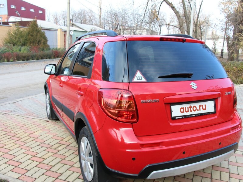 Suzuki sx4 хэтчбек красный