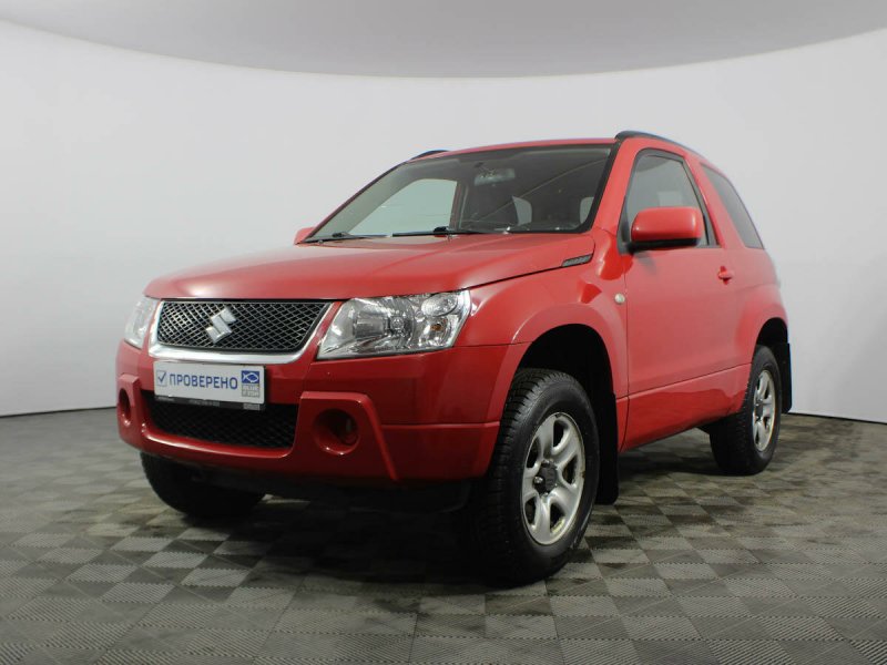Suzuki Grand Vitara красная