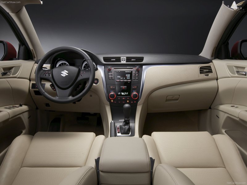 Suzuki седан Kizashi салон