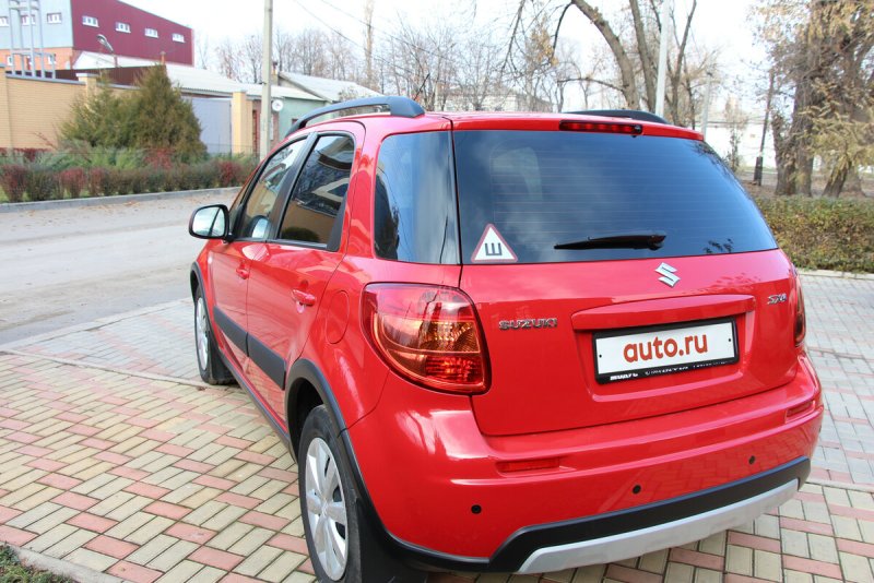 Suzuki sx4 хэтчбек красный