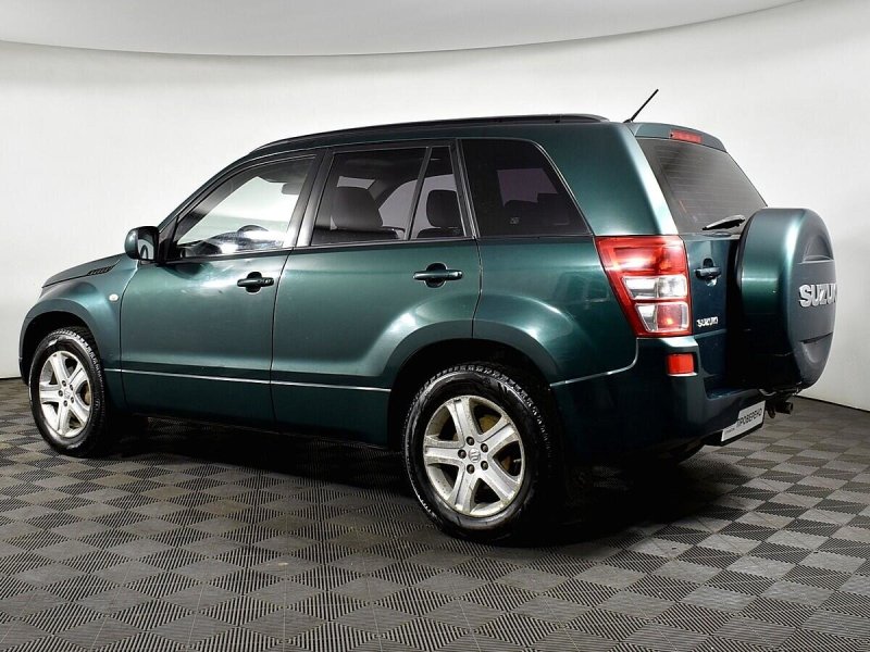Suzuki Grand Vitara 2022 зеленая