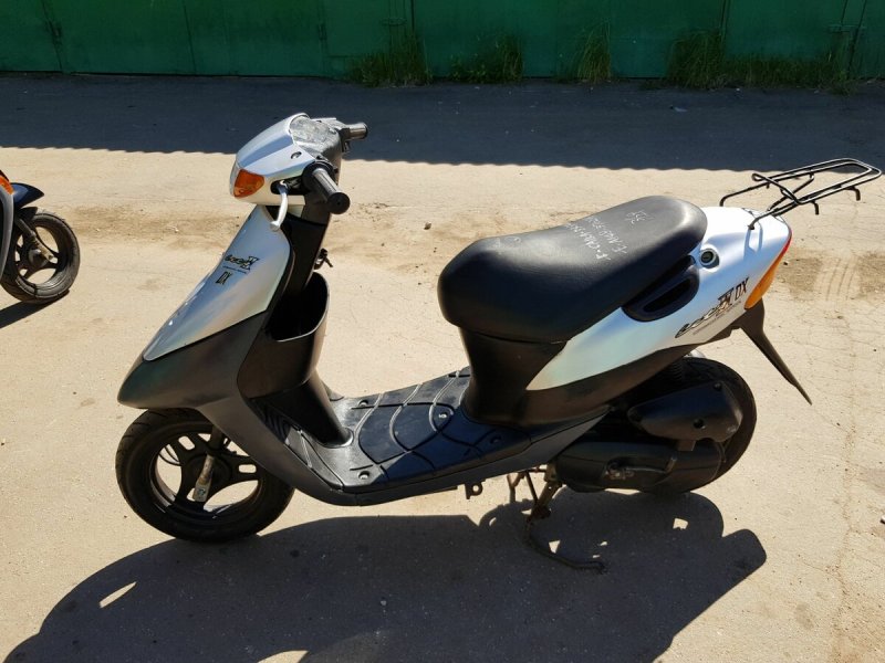 Скутер Suzuki Lets 2