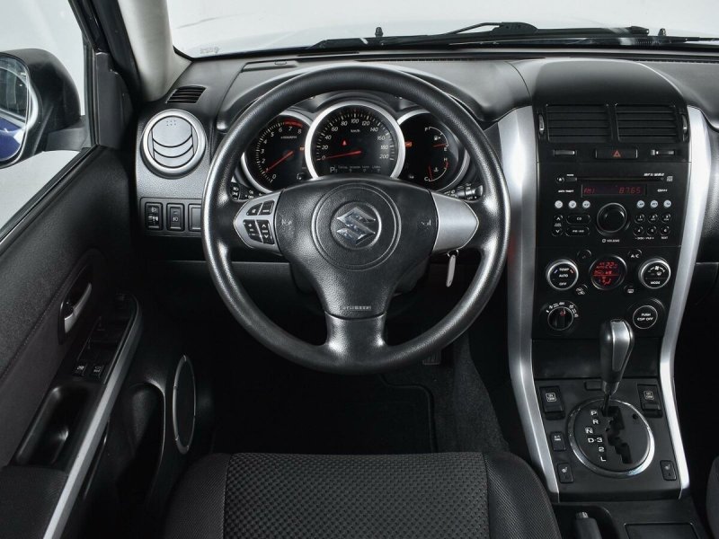 Suzuki Grand Vitara 2011 салон