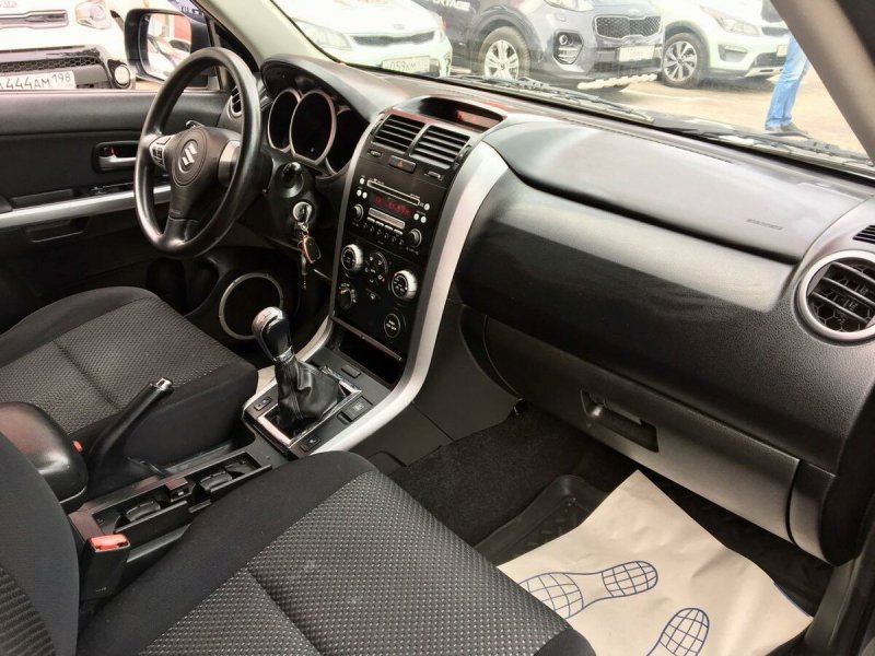 Suzuki Grand Vitara 3 салон