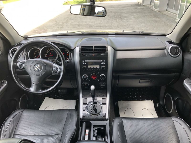 Suzuki Grand Vitara 3 салон