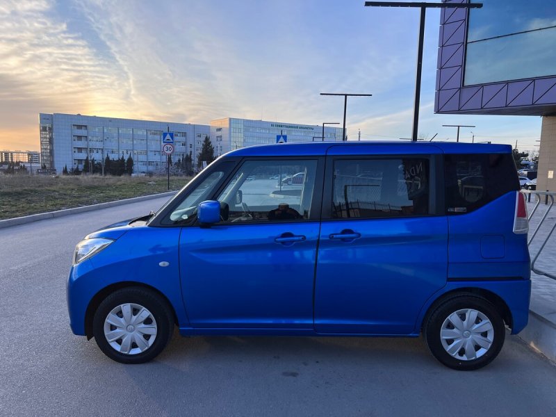 Suzuki Solio синий цвет