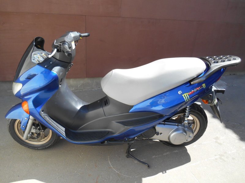 Скутер Suzuki Avenis 150