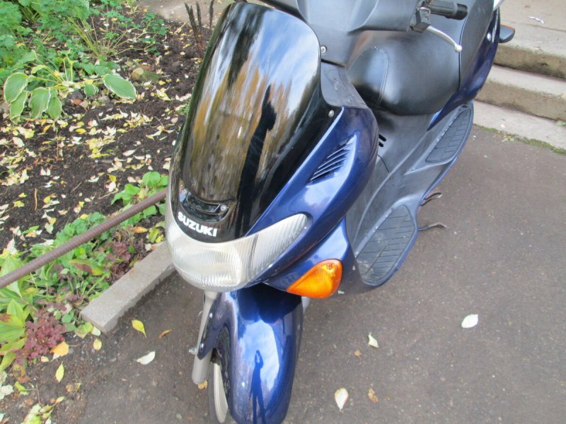 Suzuki Avenis 150 стекло