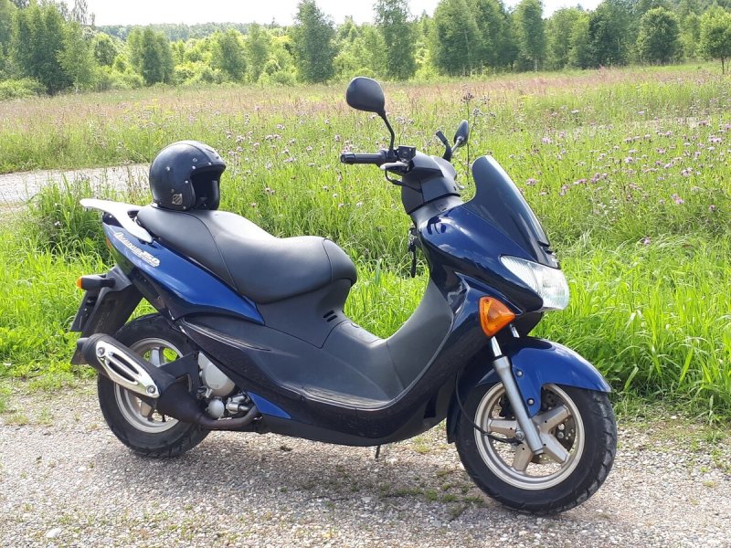 Мотороллер Suzuki Avenis 150
