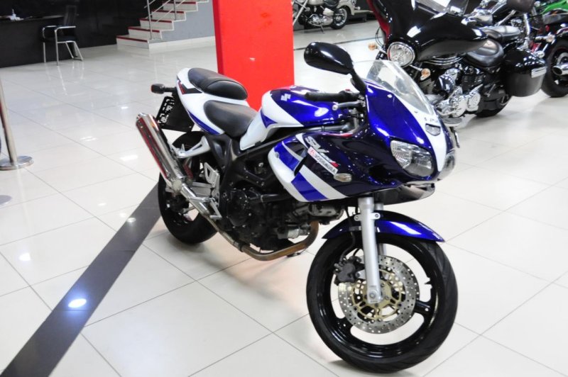 Suzuki SV 400